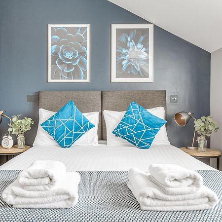 Stylish 1 Bed Apt , Central , Pkg, Perfect For Long Stays Egham Ngoại thất bức ảnh