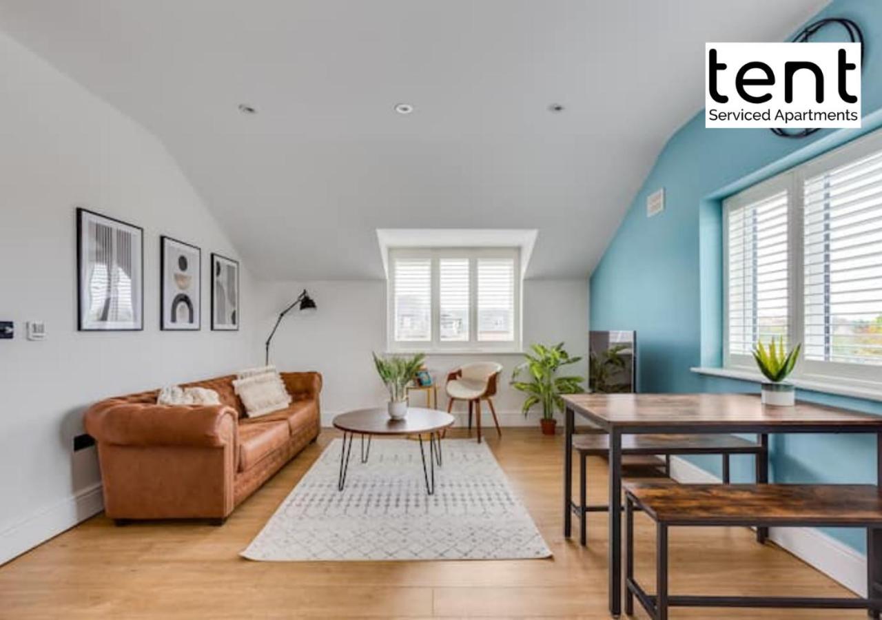 Stylish 1 Bed Apt , Central , Pkg, Perfect For Long Stays Egham Ngoại thất bức ảnh