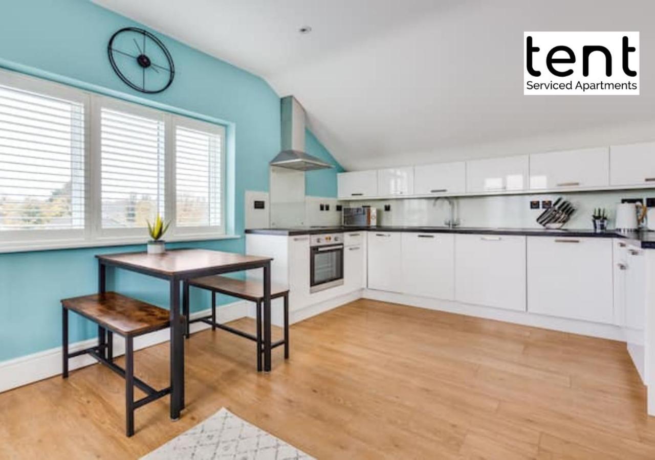 Stylish 1 Bed Apt , Central , Pkg, Perfect For Long Stays Egham Ngoại thất bức ảnh