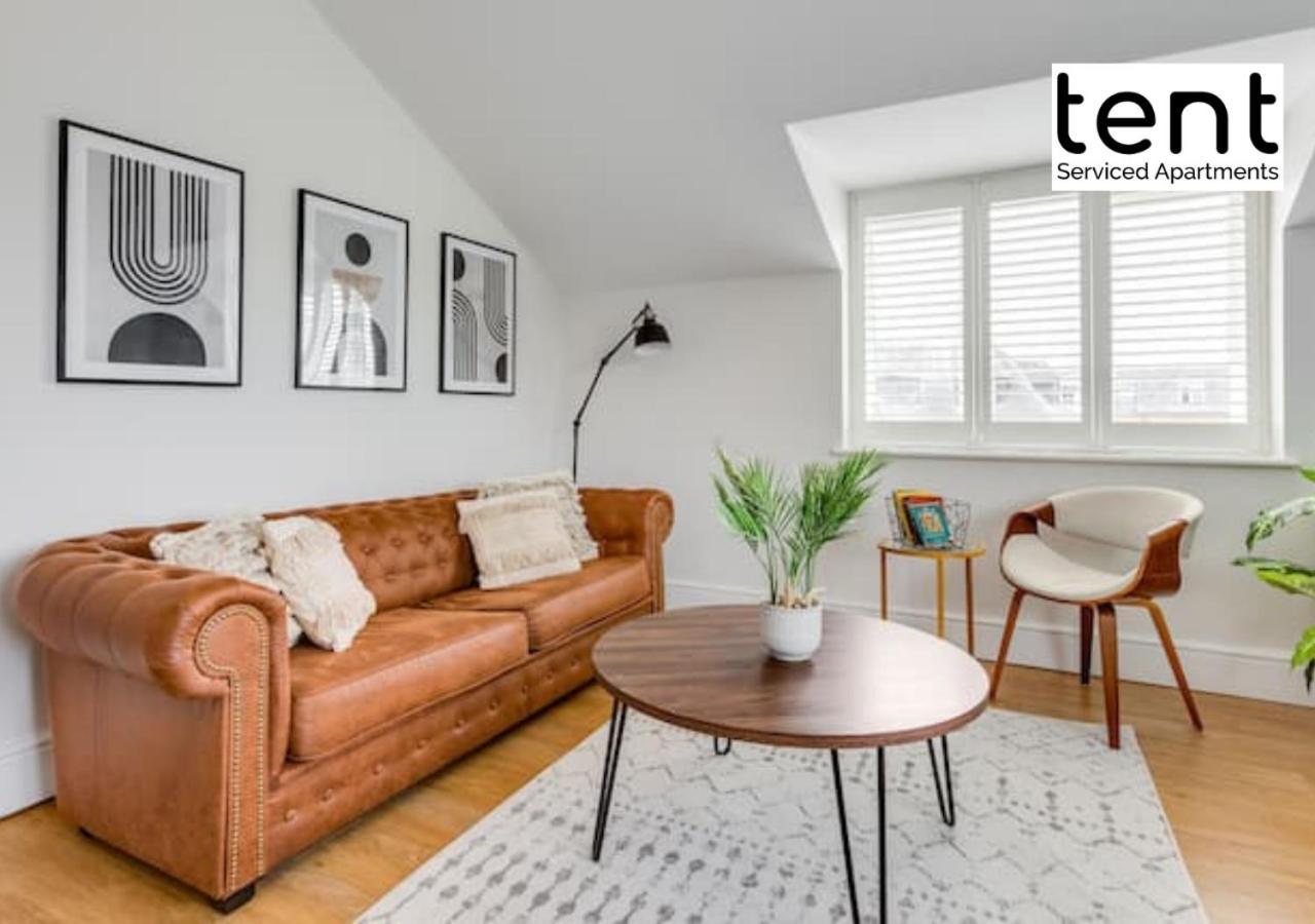 Stylish 1 Bed Apt , Central , Pkg, Perfect For Long Stays Egham Ngoại thất bức ảnh