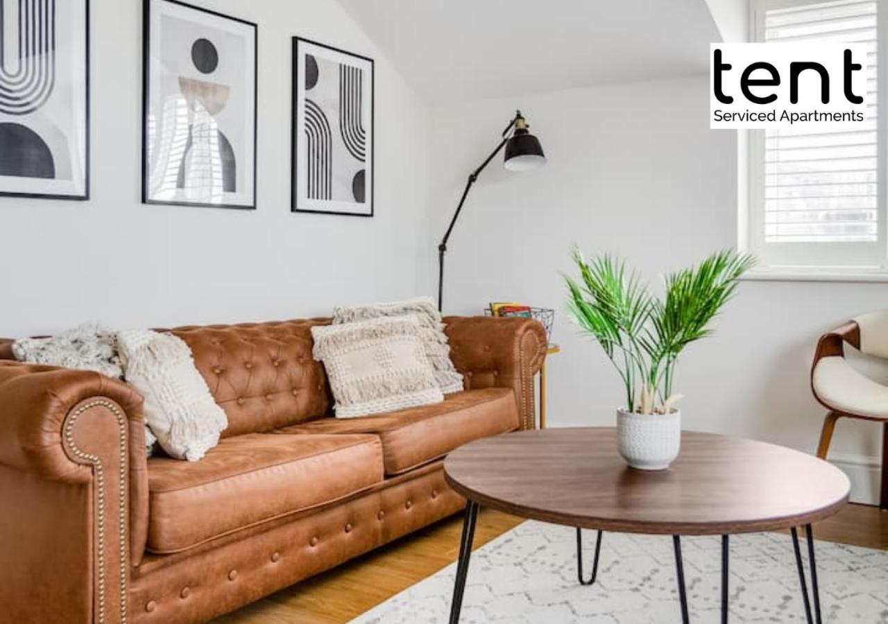 Stylish 1 Bed Apt , Central , Pkg, Perfect For Long Stays Egham Ngoại thất bức ảnh