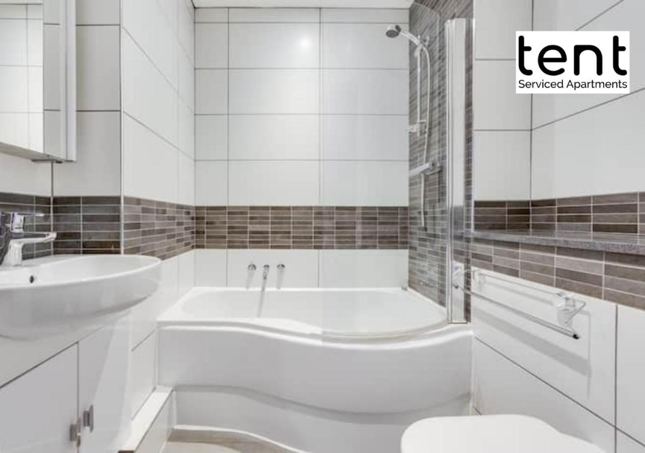 Stylish 1 Bed Apt , Central , Pkg, Perfect For Long Stays Egham Ngoại thất bức ảnh